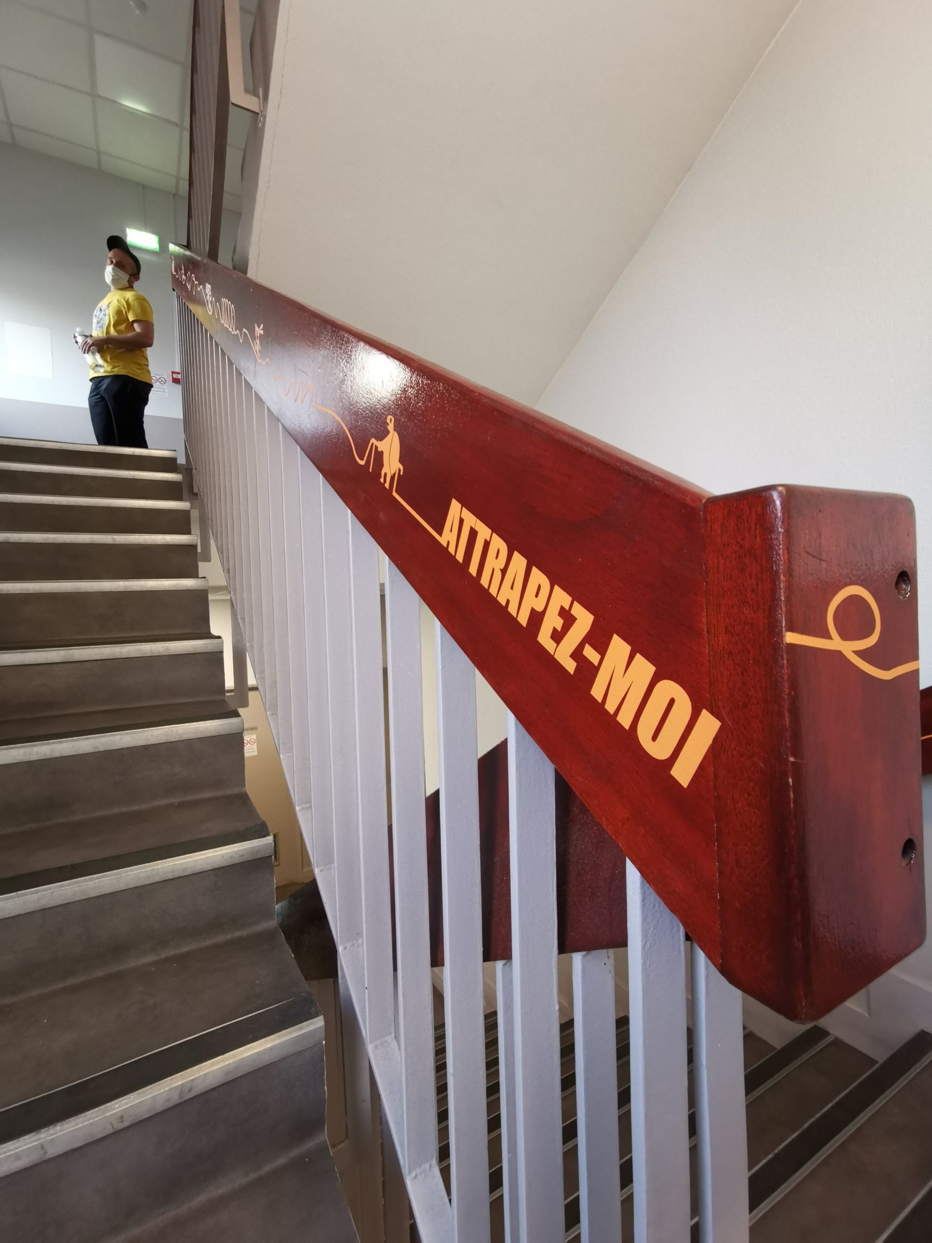 Atelier de co-création nudge marketing RATP tenir rampe escaliers